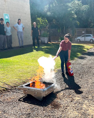 Treinamento com o simulador de incêndio T21 da Treinex