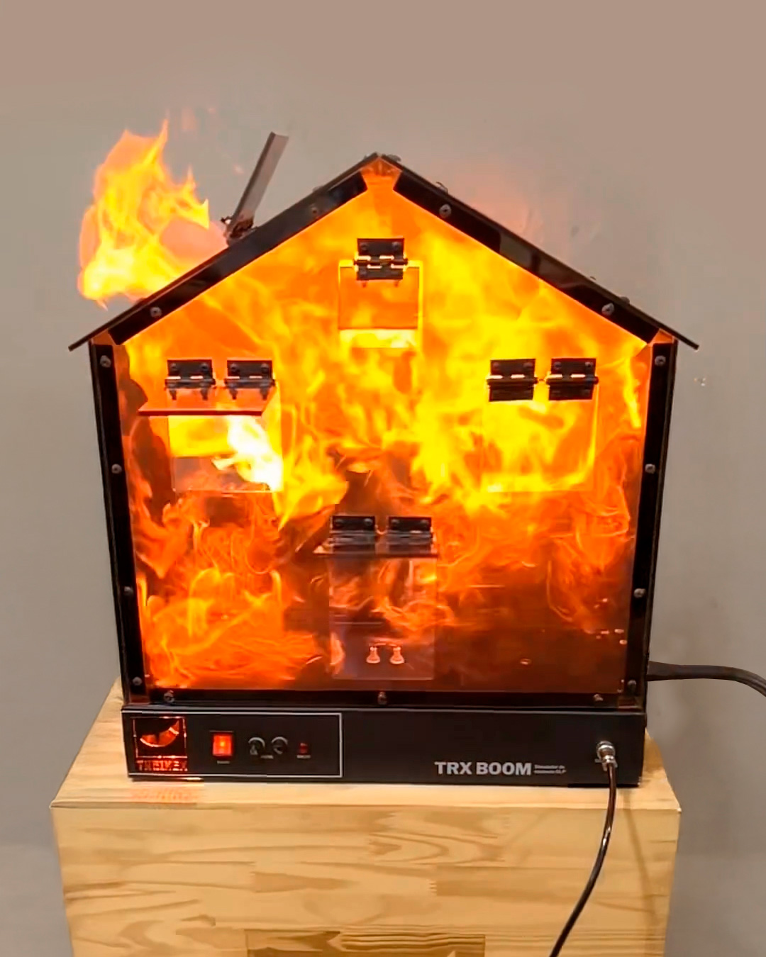 Simulador de explosão TRX BOOM